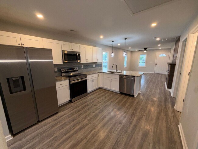 Foto del edificio - Welcome to this charming 3 bedroom home in Suffolk