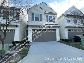 Building Photo - 8112 Village Lake Ave
