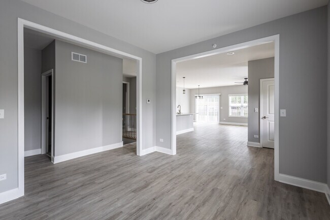 Building Photo - 532 N Woodland Ct