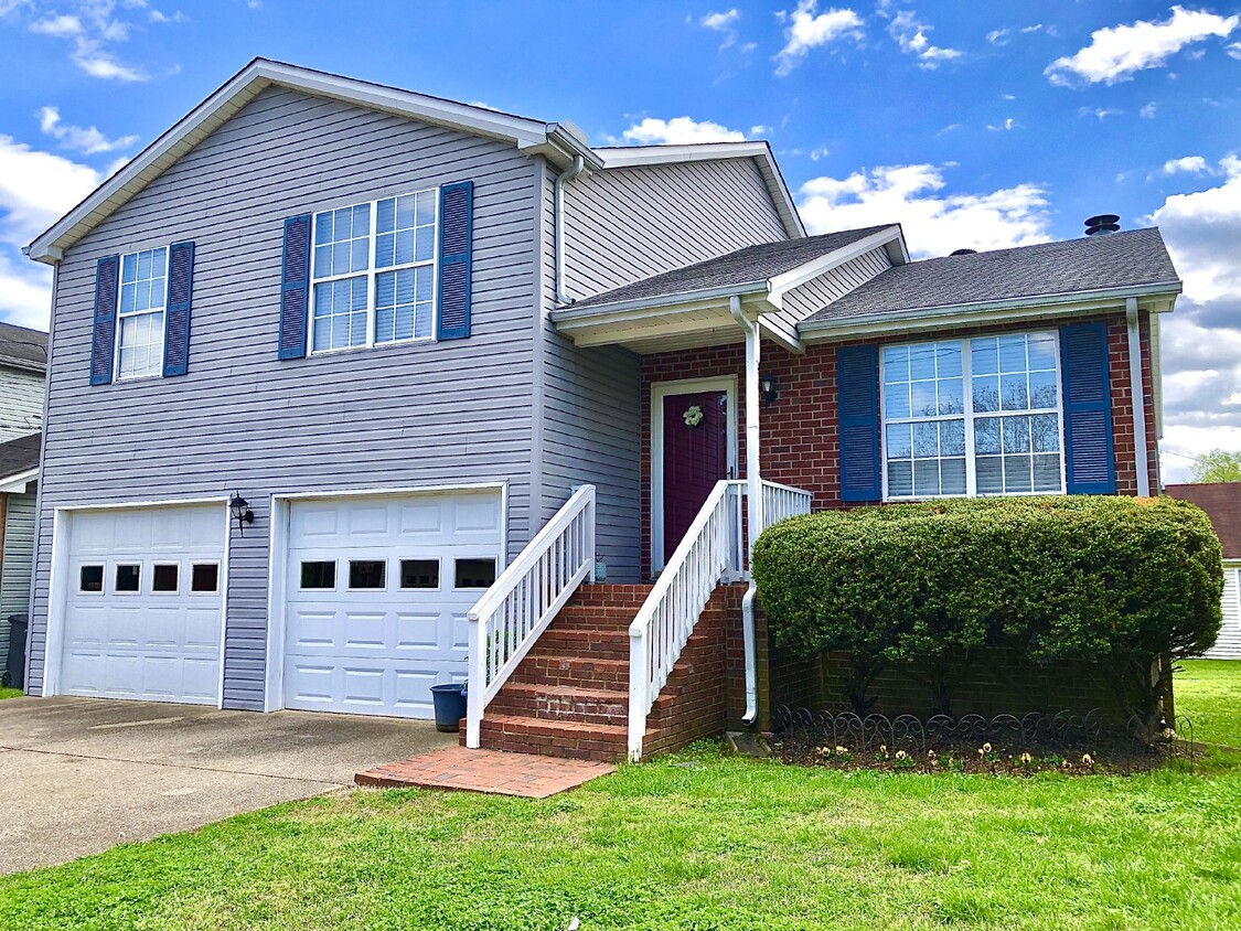 Foto principal - COMING SOON... Split-Level 3Bed/2Bath in H...