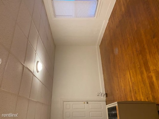 Building Photo - 4 br, 1 bath Apartment - 656 second st