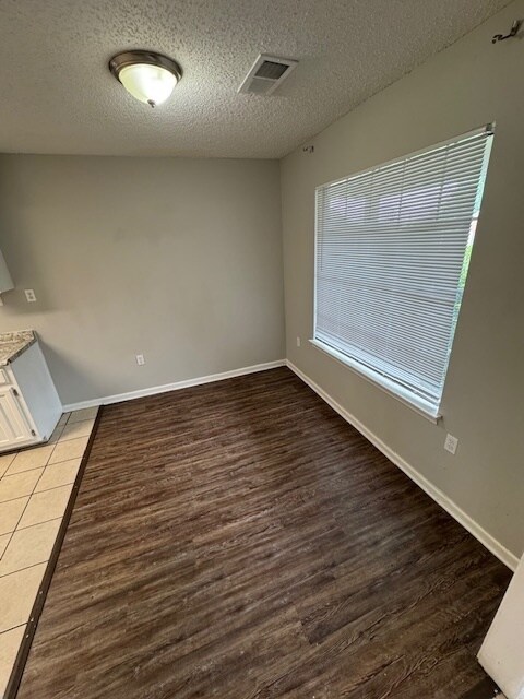 Foto del edificio - 5538 Oak Branch Cir N
