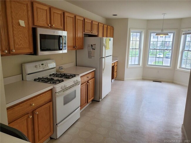 Building Photo - 1405 Larson Dr