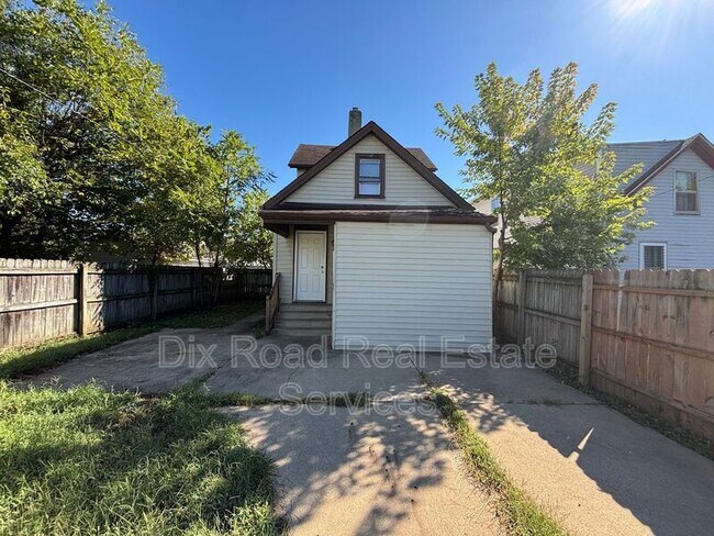 Foto del edificio - 2339 Freeman Ave