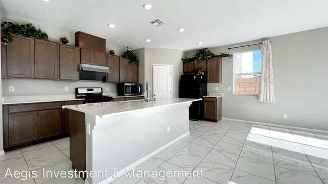 Building Photo - 5 br, 3 bath House - 8821 Sapphire Coast Ave