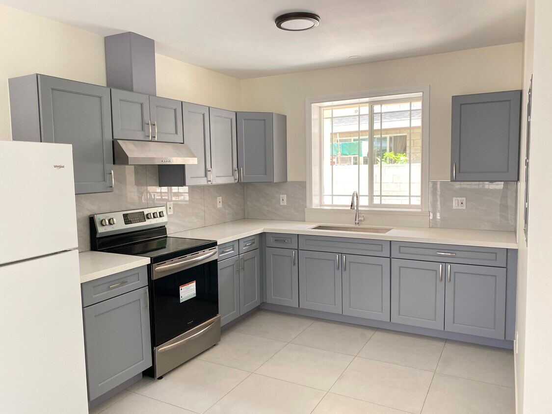 Primary Photo - 1337 Hoowali St