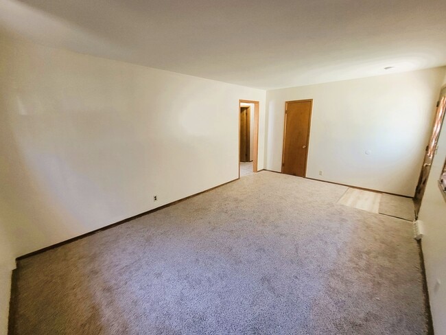 Building Photo - 433 S Sheridan St