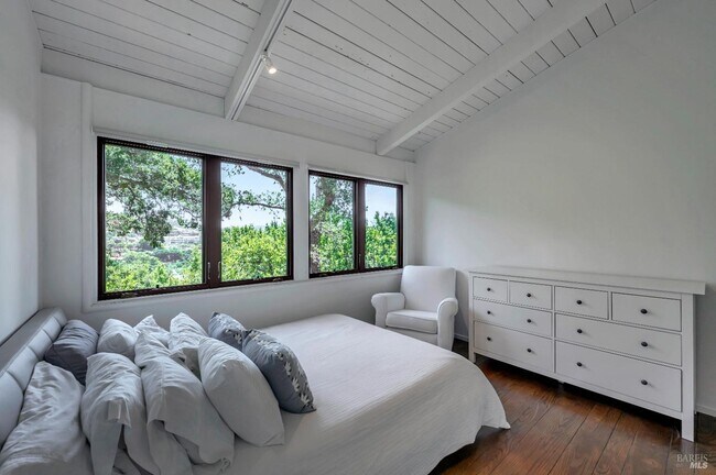 Foto del edificio - 35 Spring Ln