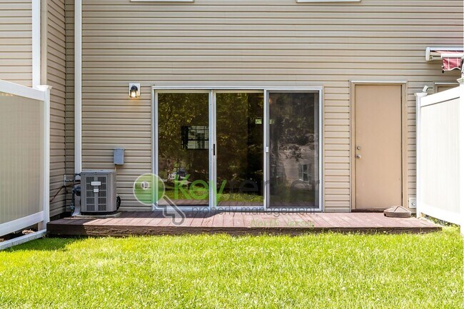 Foto del edificio - Resort-Style Living in Deer Run – Golf Course Access, Pool, Tennis & Private Patio