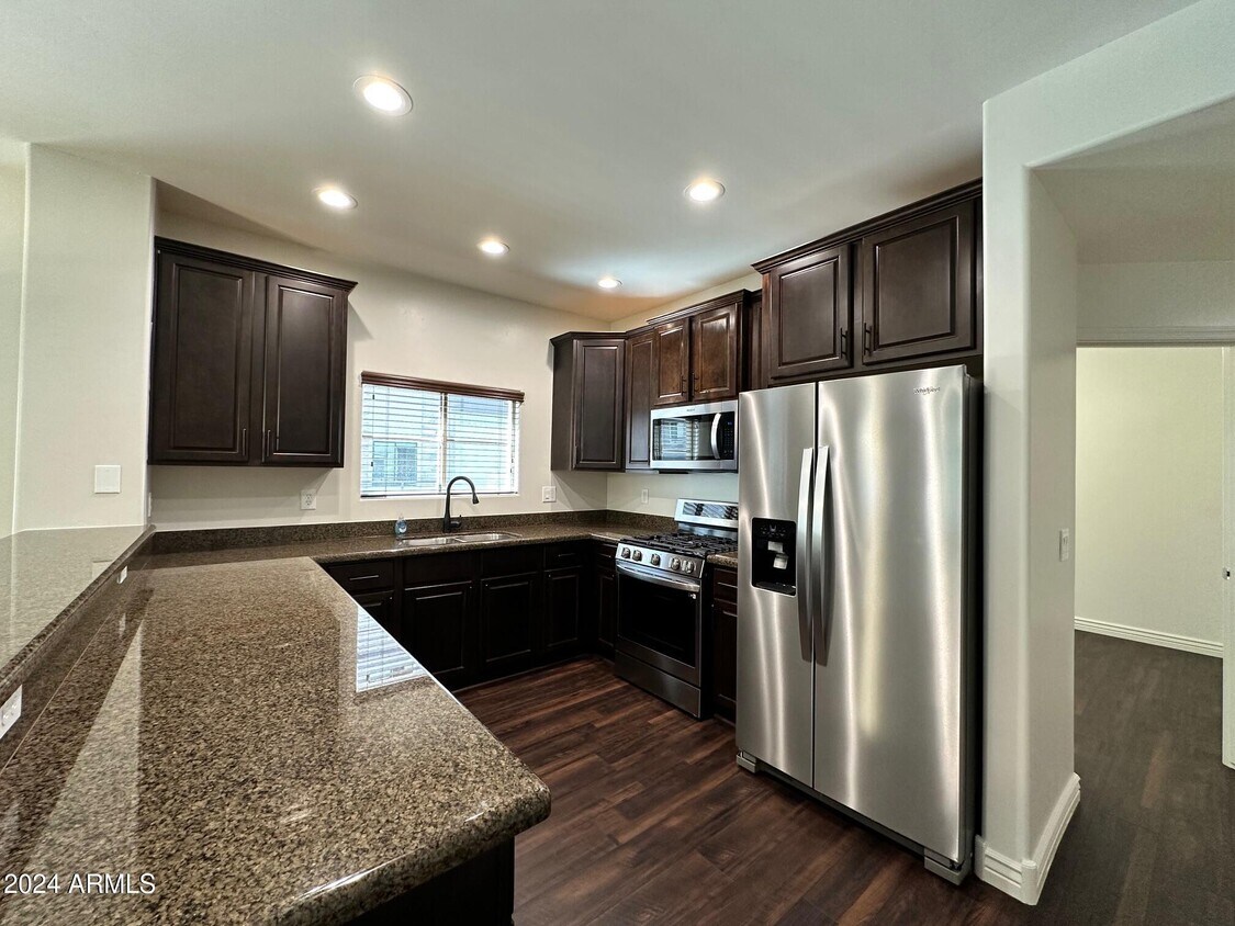 Foto principal - 5350 E Deer Valley Dr