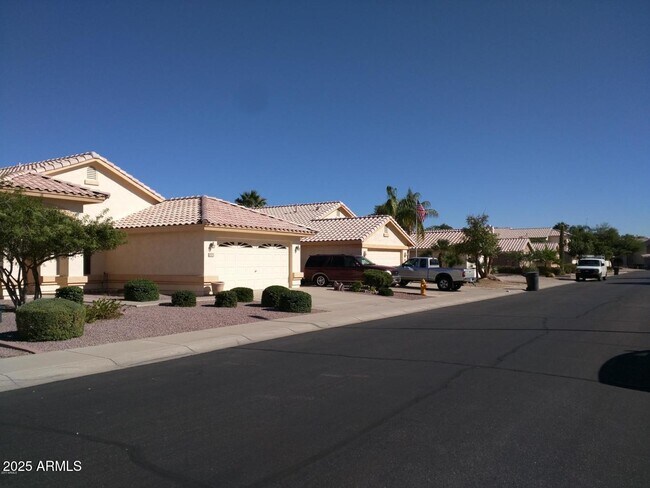 Foto del edificio - 1924 W Mockingbird Dr