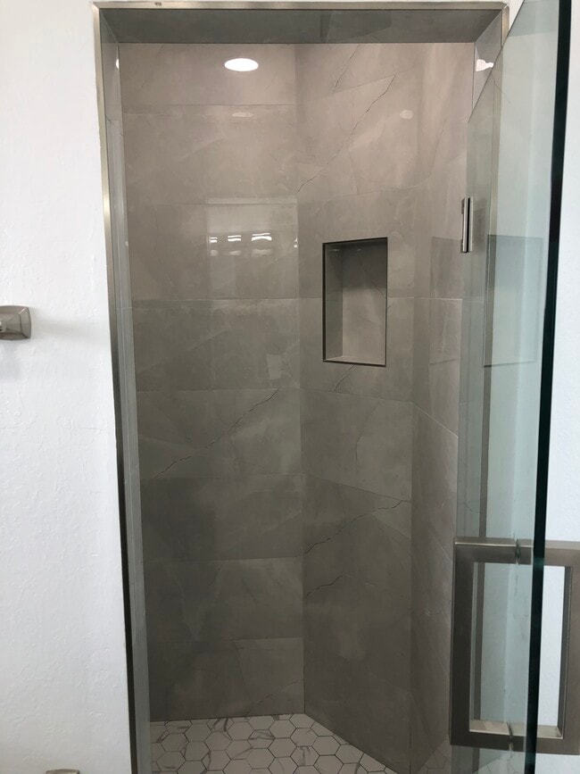 Building Photo - 1148 Raymond Ave