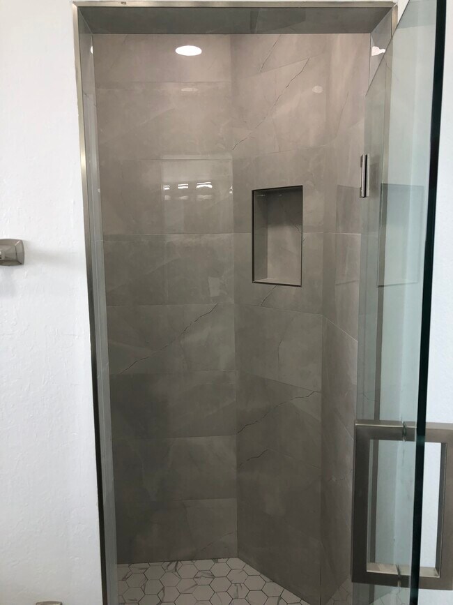 Foto del edificio - 1148 Raymond Ave