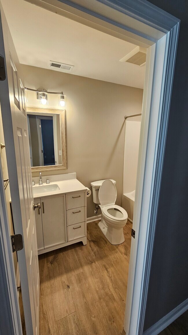 Foto del edificio - 2150 Windsor Ave