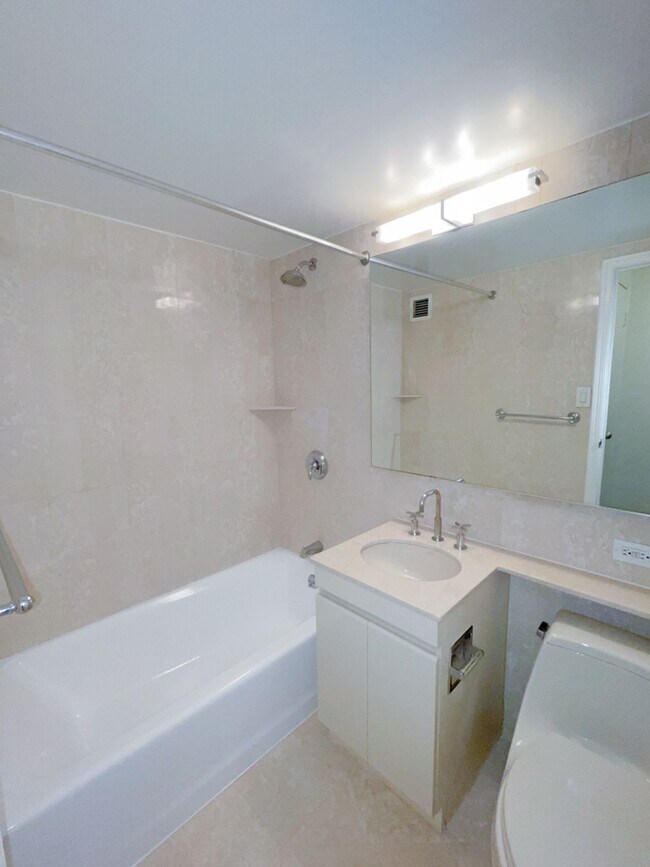 Building Photo - Amazing 1 Bedroom Apartment In Upper East ...