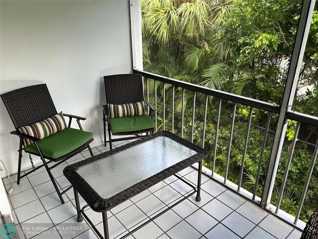 Foto del edificio - 2271 NE 68th St