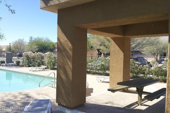 Foto del edificio - 2250 E Deer Valley Dr