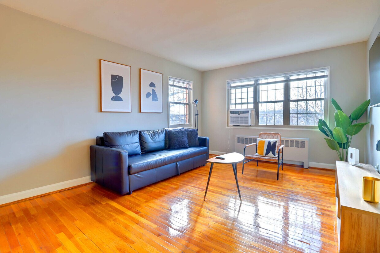 Foto principal - 1420 W Abingdon Dr