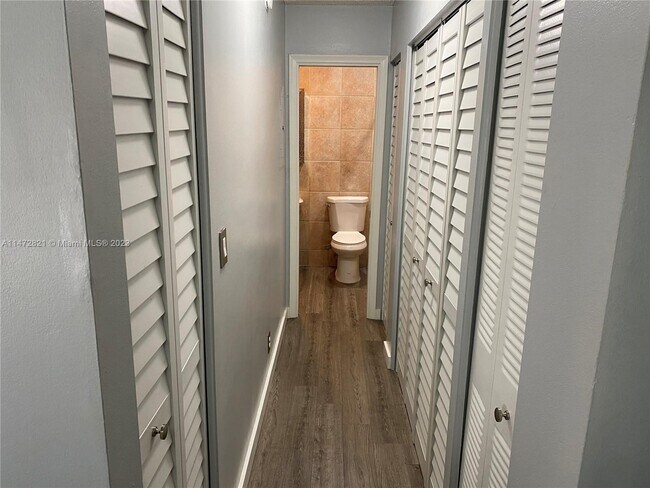 Building Photo - 3032 S Oakland Forest Dr