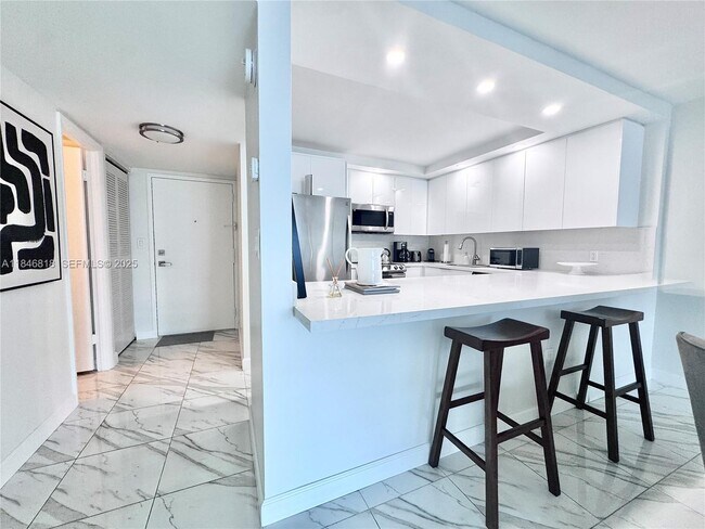 Foto del edificio - 2851 NE 183rd St