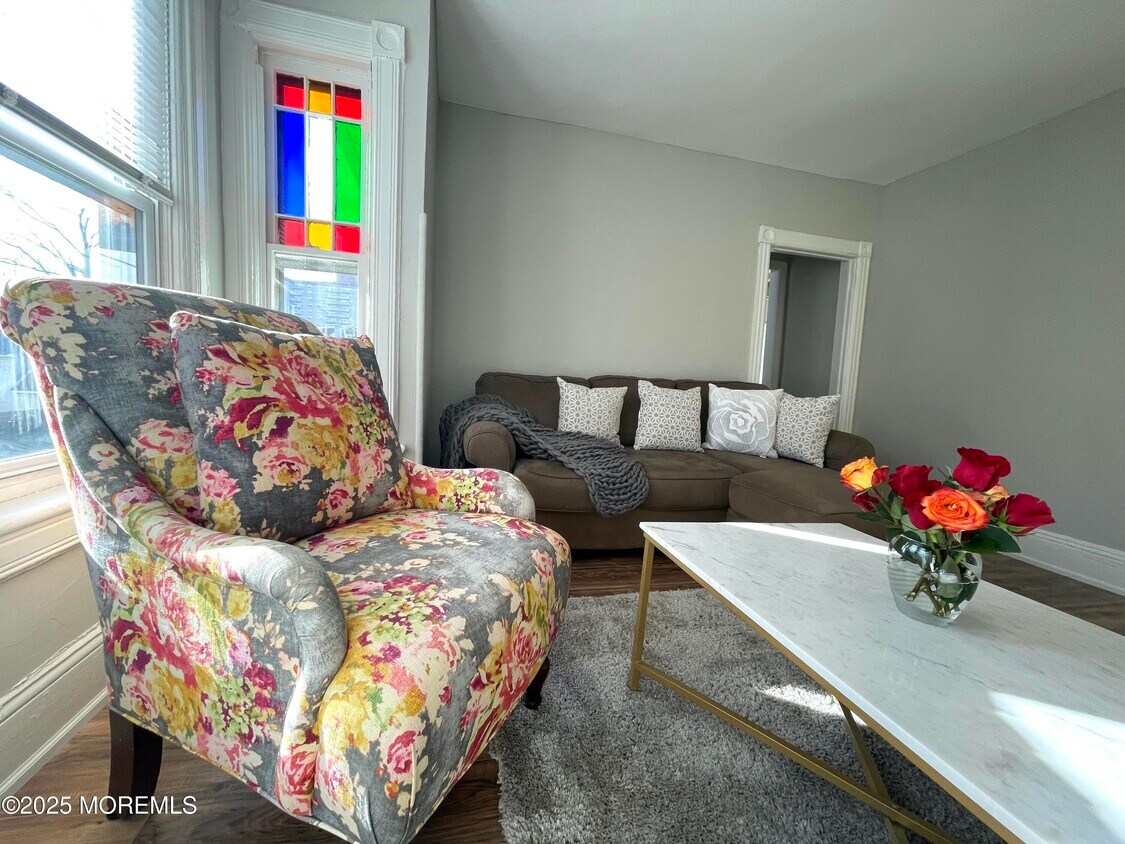 Foto principal - 610 1st Ave
