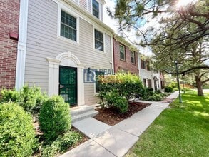 Building Photo - 5708 E 10th Ave
