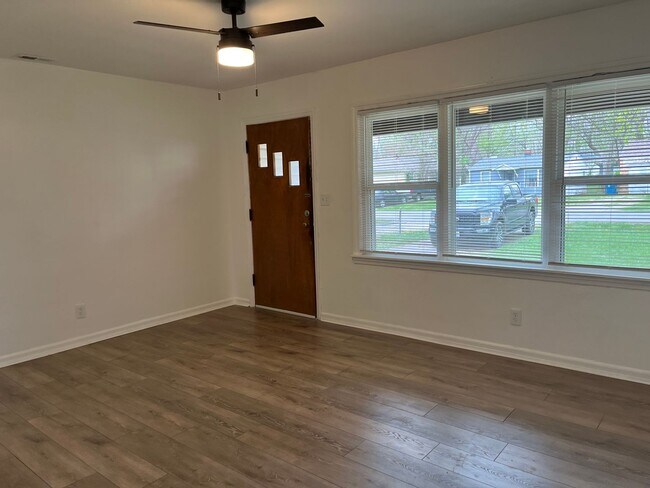 Foto del edificio - Beautiful Renovated 2 bedroom!