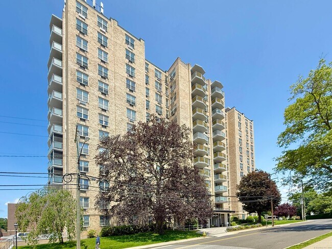 Foto del edificio - 1 Strawberry Hill Ct