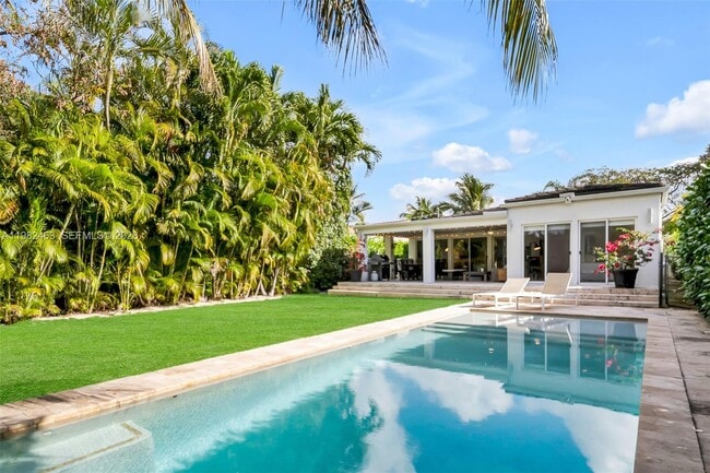 Building Photo - 540 SW 27th Rd