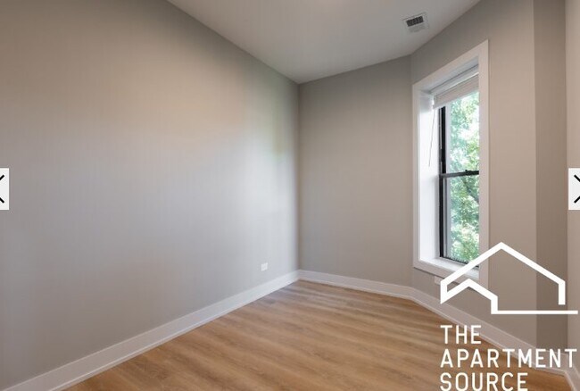 Building Photo - 428 W Belden Ave