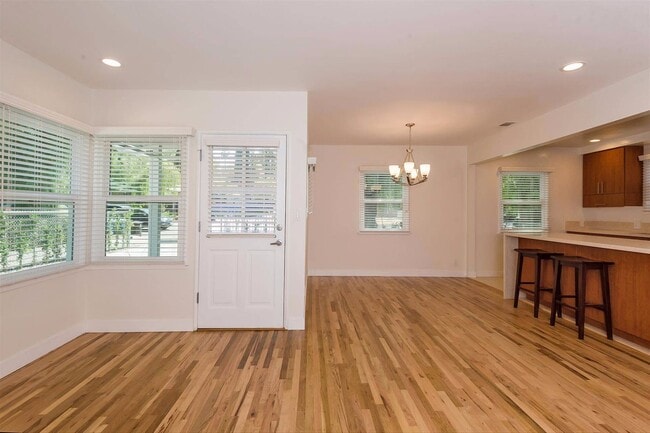 Building Photo - South of the Blvd DESIGNER UNIT!