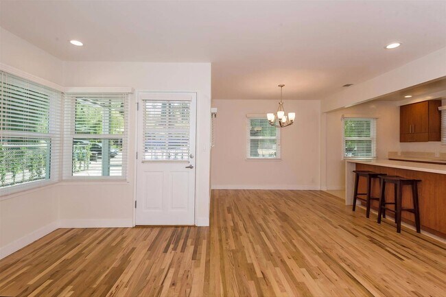 Foto del edificio - South of the Blvd DESIGNER UNIT!