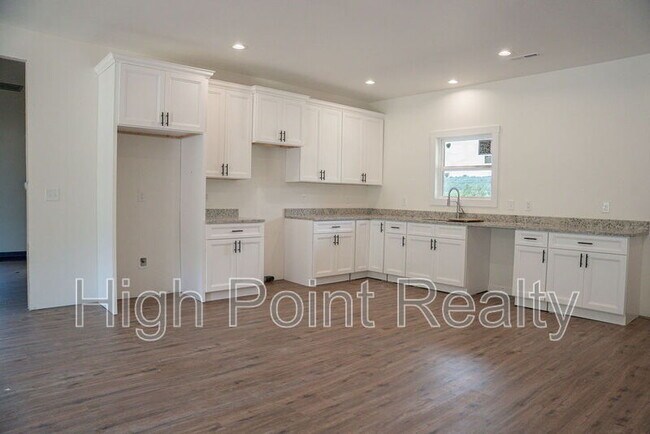Foto del edificio - 3600 Godfrey Ave NE