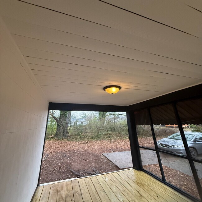 Foto del edificio - 1687 Beechwood Blvd SW