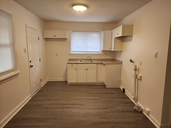 Building Photo - Fully Renovated 2 Bedroom Duplex!