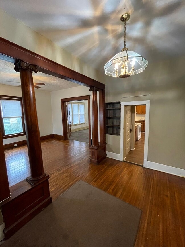 Building Photo - 1110 W Jackson St