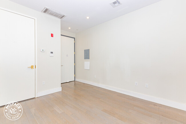 Building Photo - 162 Stuyvesant Ave