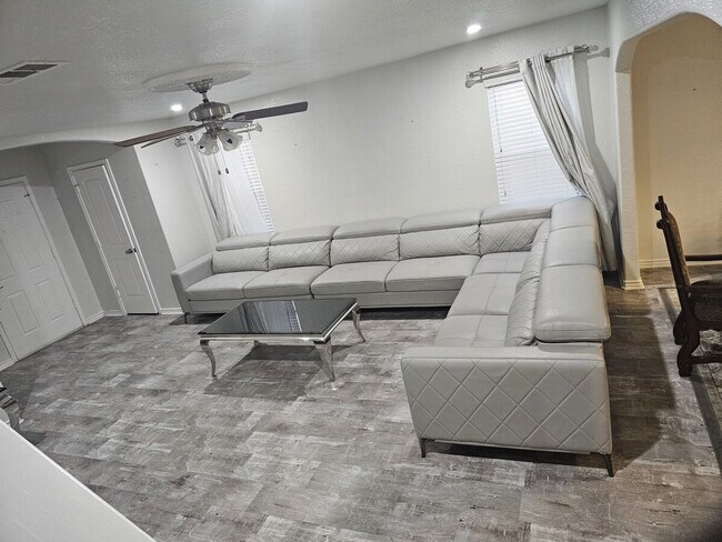 Foto del edificio - 2713 Montague County Dr