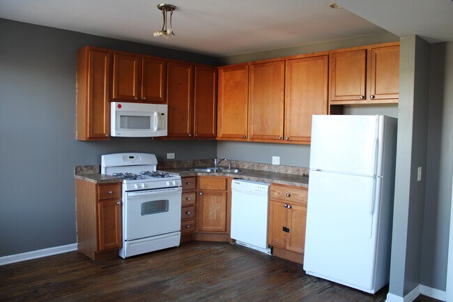 Building Photo - 2413 E 73rd St
