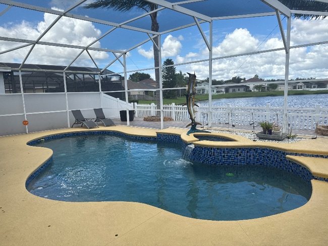 Foto del edificio - 1555 Harrier Dr