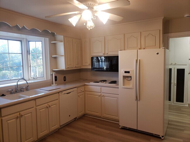 Building Photo - 406 Brushy Creek Rd
