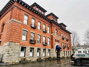 Building Photo - 77 Van Dam St