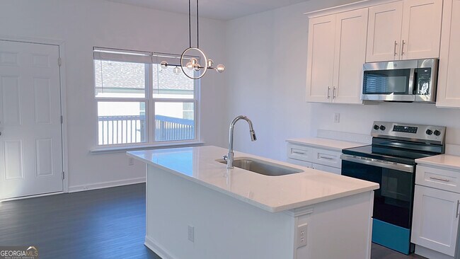 Building Photo - 31 Sandstone Dr