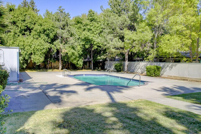 Building Photo - 299 Shasta Dr