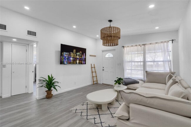 Foto del edificio - 3494 SW 56th Ave
