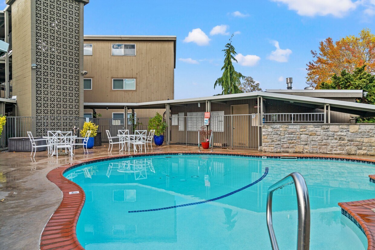 65 Kirkland Ave Unit 112, Kirkland, WA 98033 Condo for Rent in