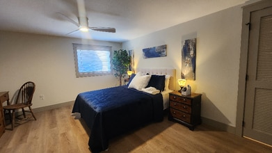 Building Photo - 1704 S Forest Dr