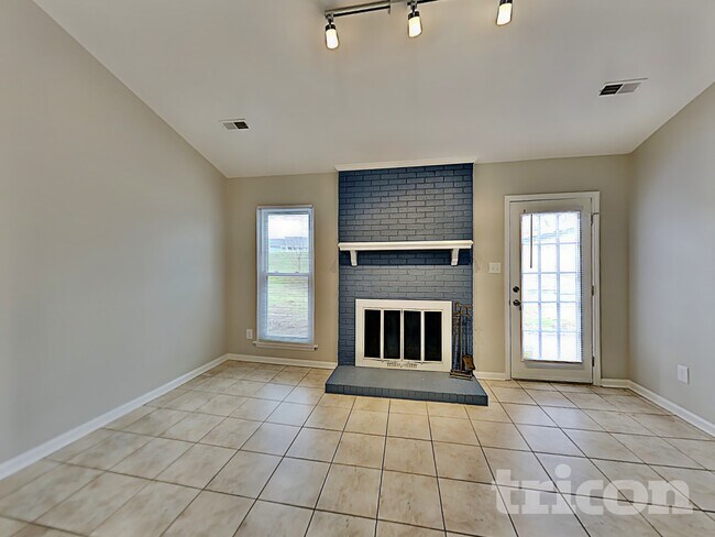Building Photo - 7300 Yorkville Ct