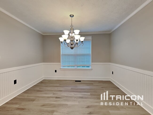 Building Photo - 90 Twin Oaks Ln