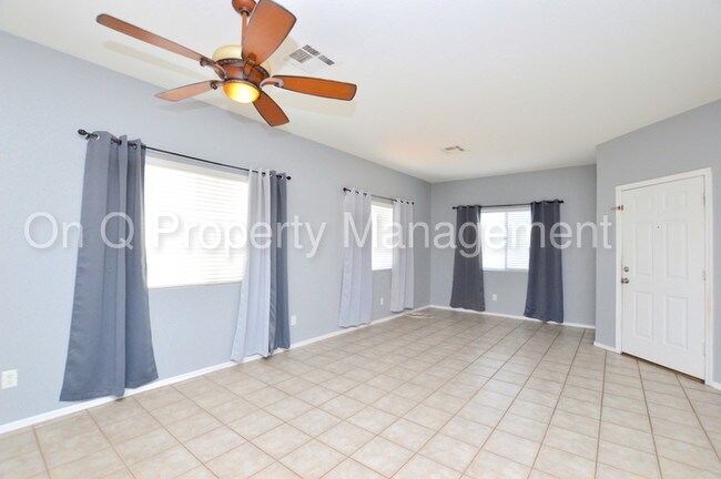 Foto del edificio - Move in Ready !
